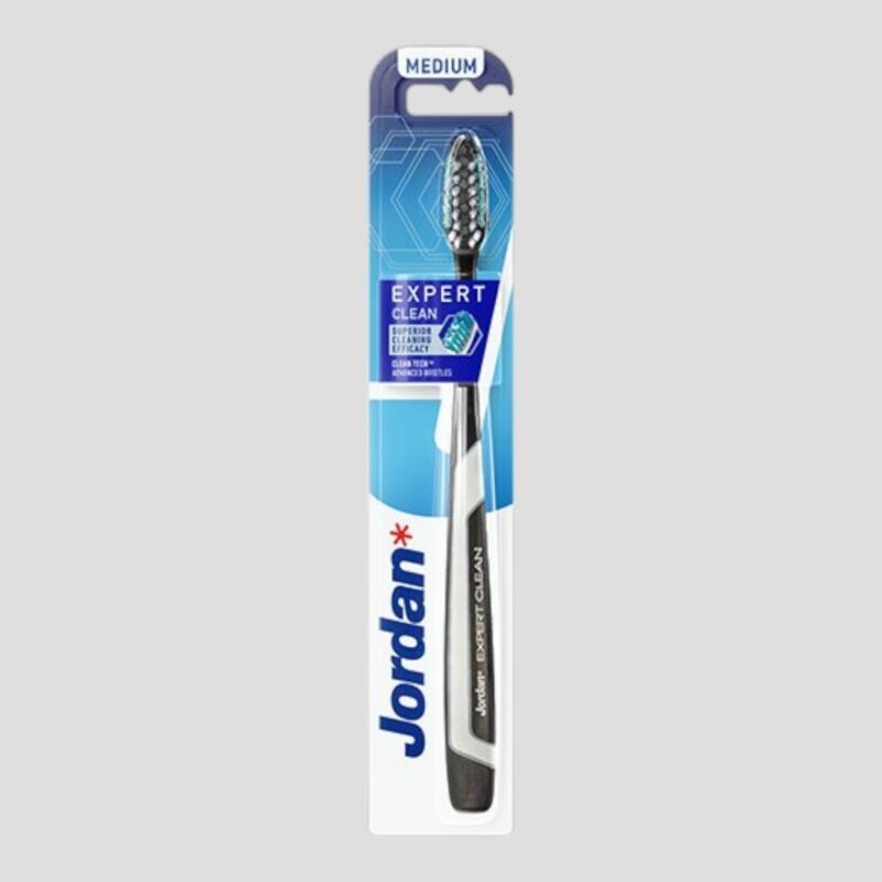 01. Expert Clean Medium Toothbrush